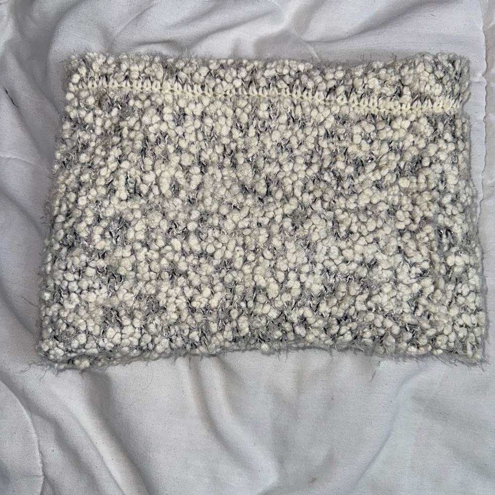 Aerie Textured Gray and Cream Scarf